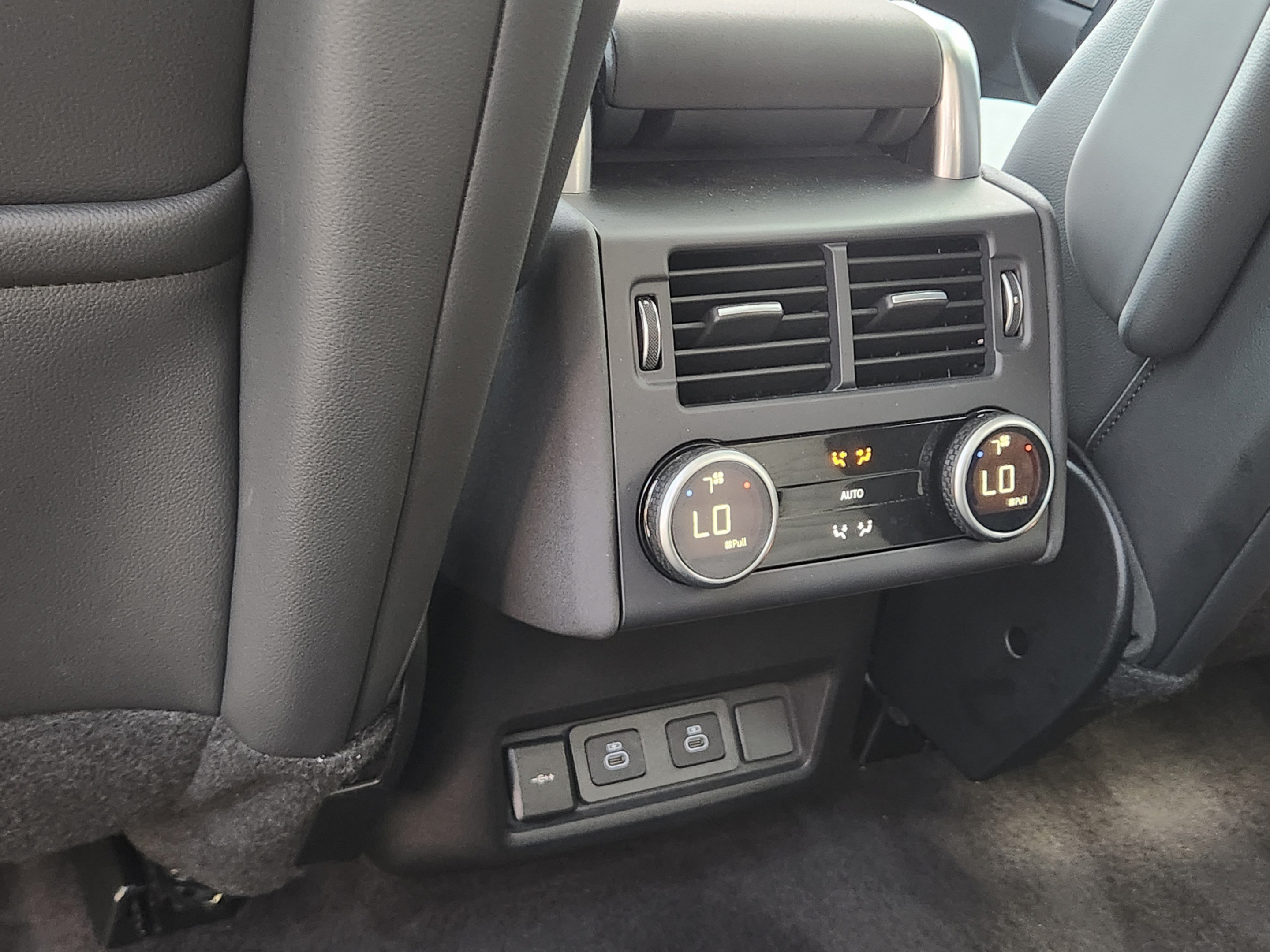 Certified 2026 Land Rover Discovery Limited Edition AWD/4WD image 33