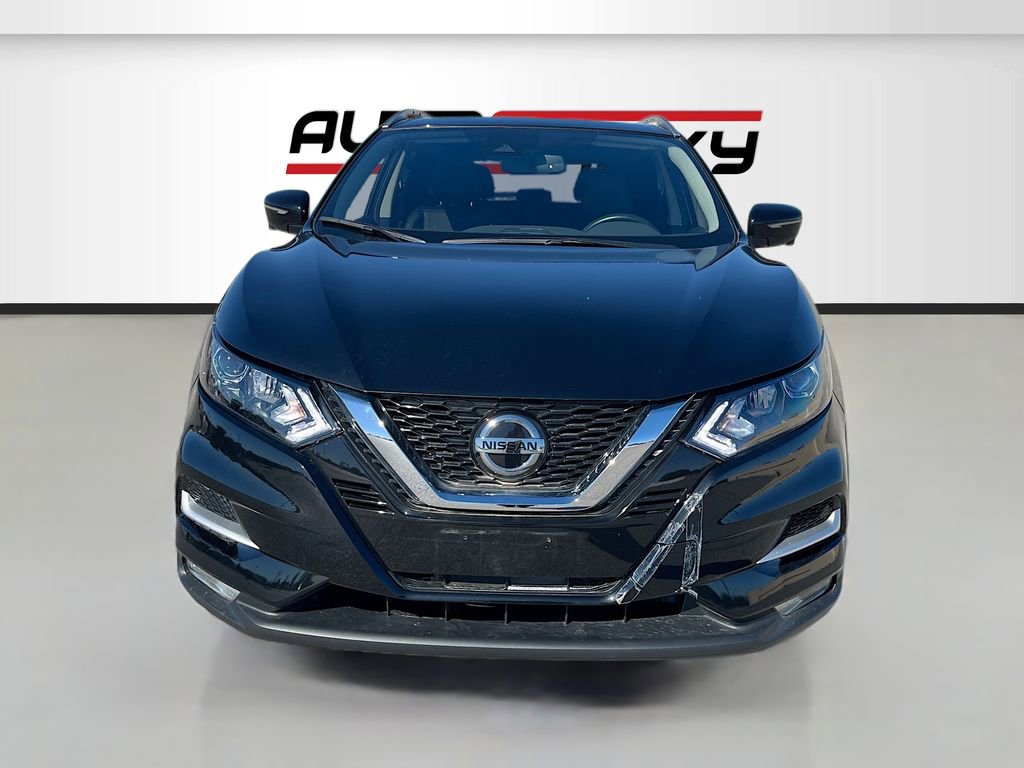 Used 2022 Nissan Rogue Sport SL w/ Premium Package image 2