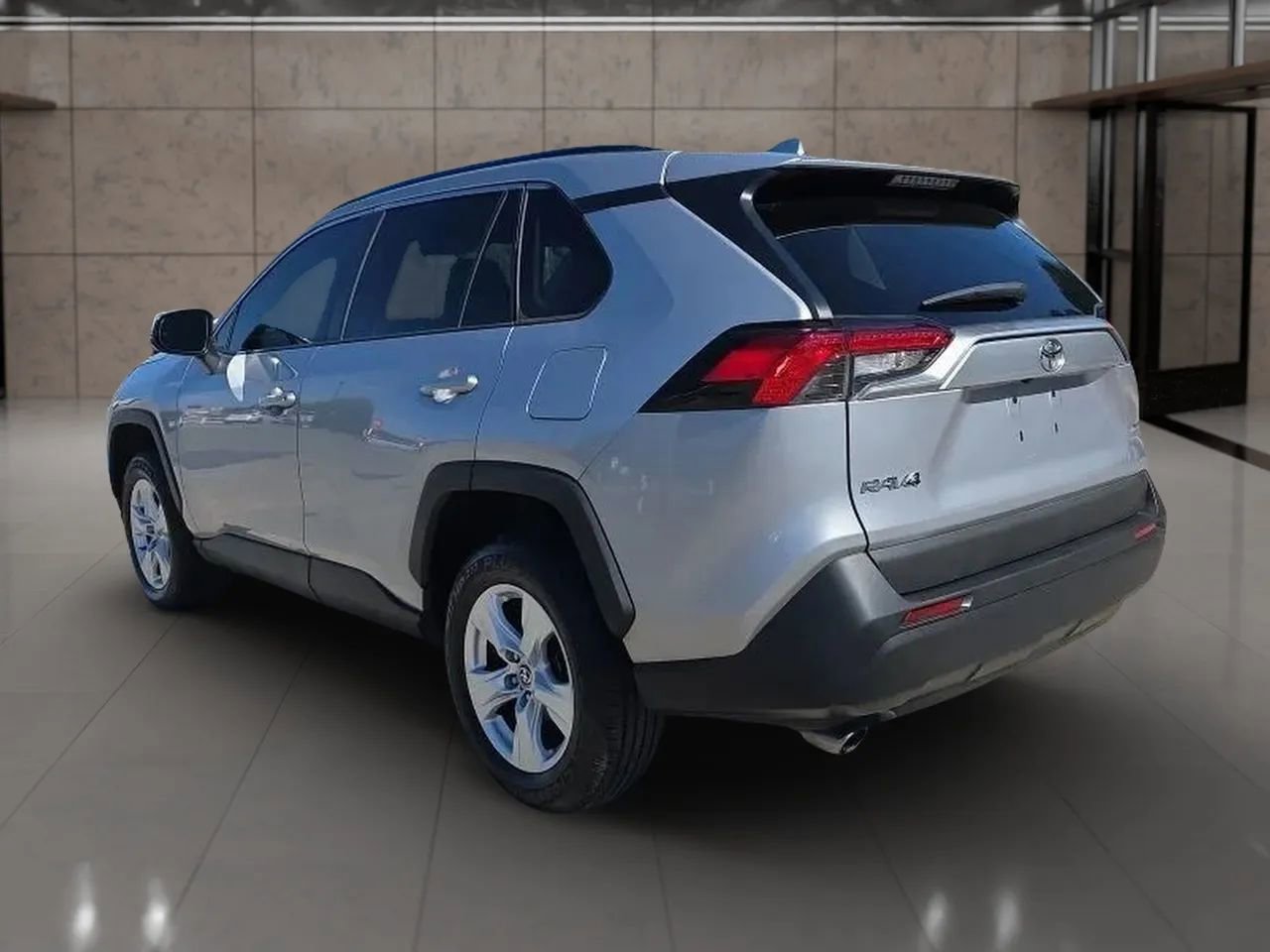 Used 2021 Toyota RAV4 XLE image 6