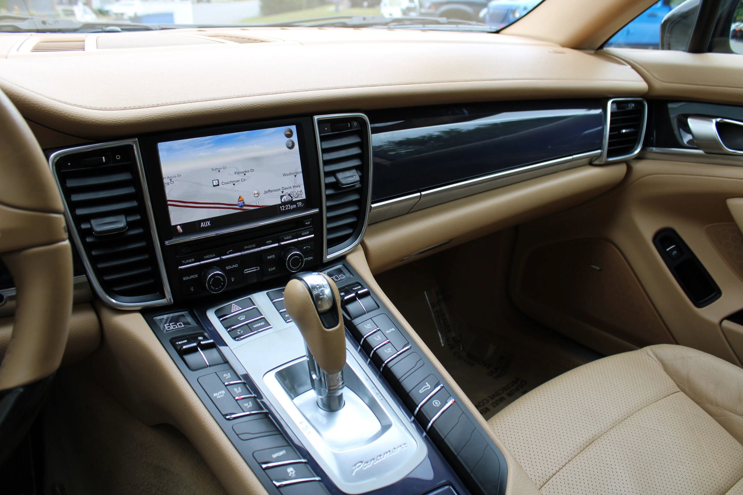 Used 2012 Porsche Panamera 4 image 12