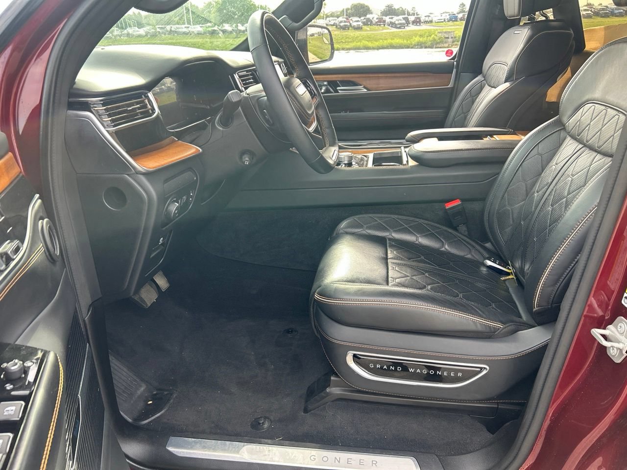 Used 2024 Jeep Grand Wagoneer Series III w/ Rear-Seat Entertainment Group AWD/4WD image 11