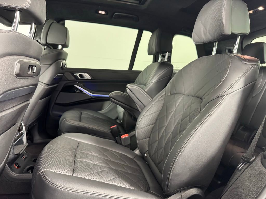 Used 2024 BMW X7 xDrive40i w/ Executive Package image 23