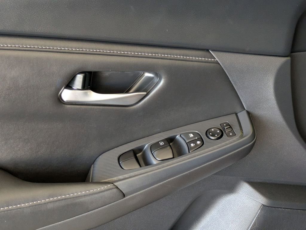 Used 2025 Nissan Sentra SV FWD image 13