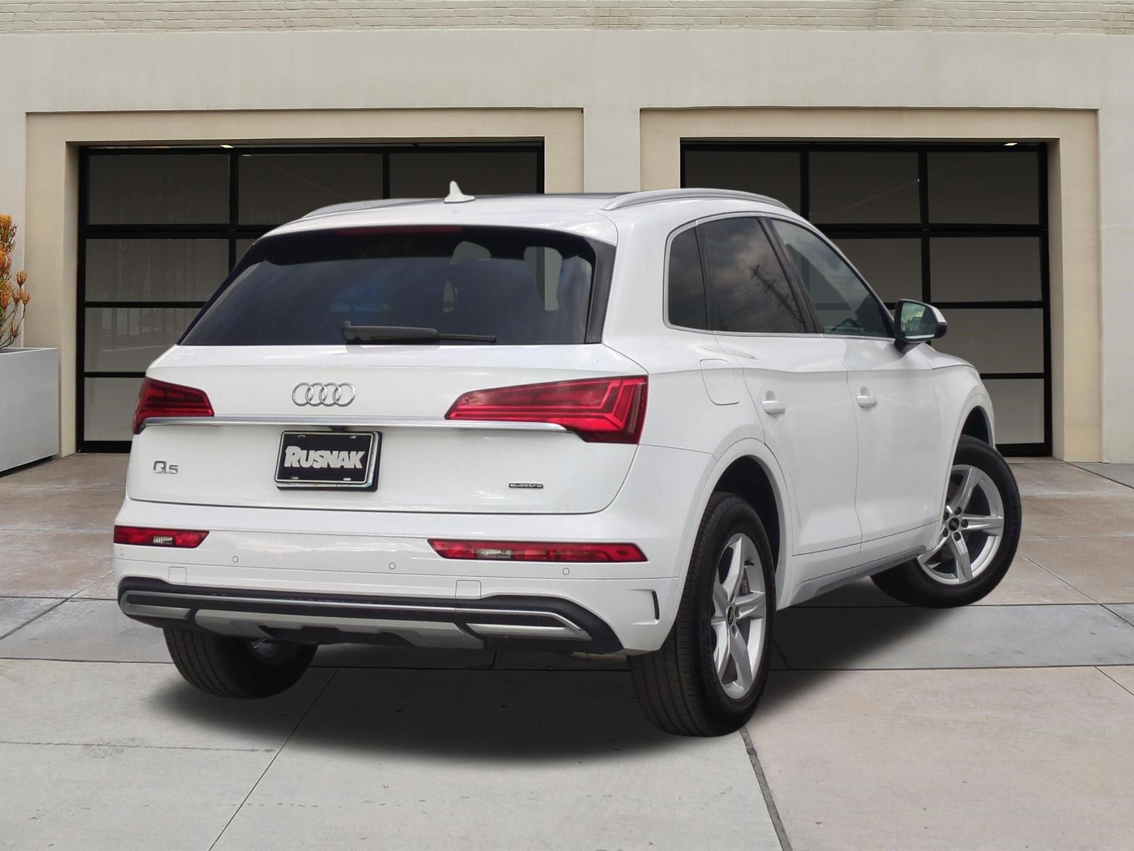 Used 2023 Audi Q5 2.0T Premium w/ Convenience Package AWD/4WD image 4