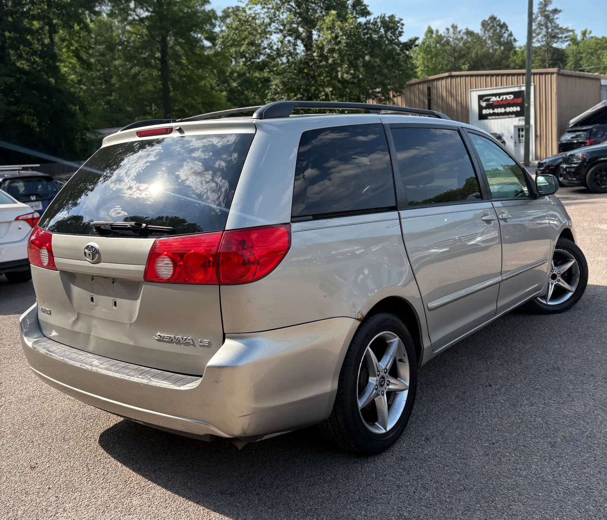 Used 2010 Toyota Sienna LE FWD image 5
