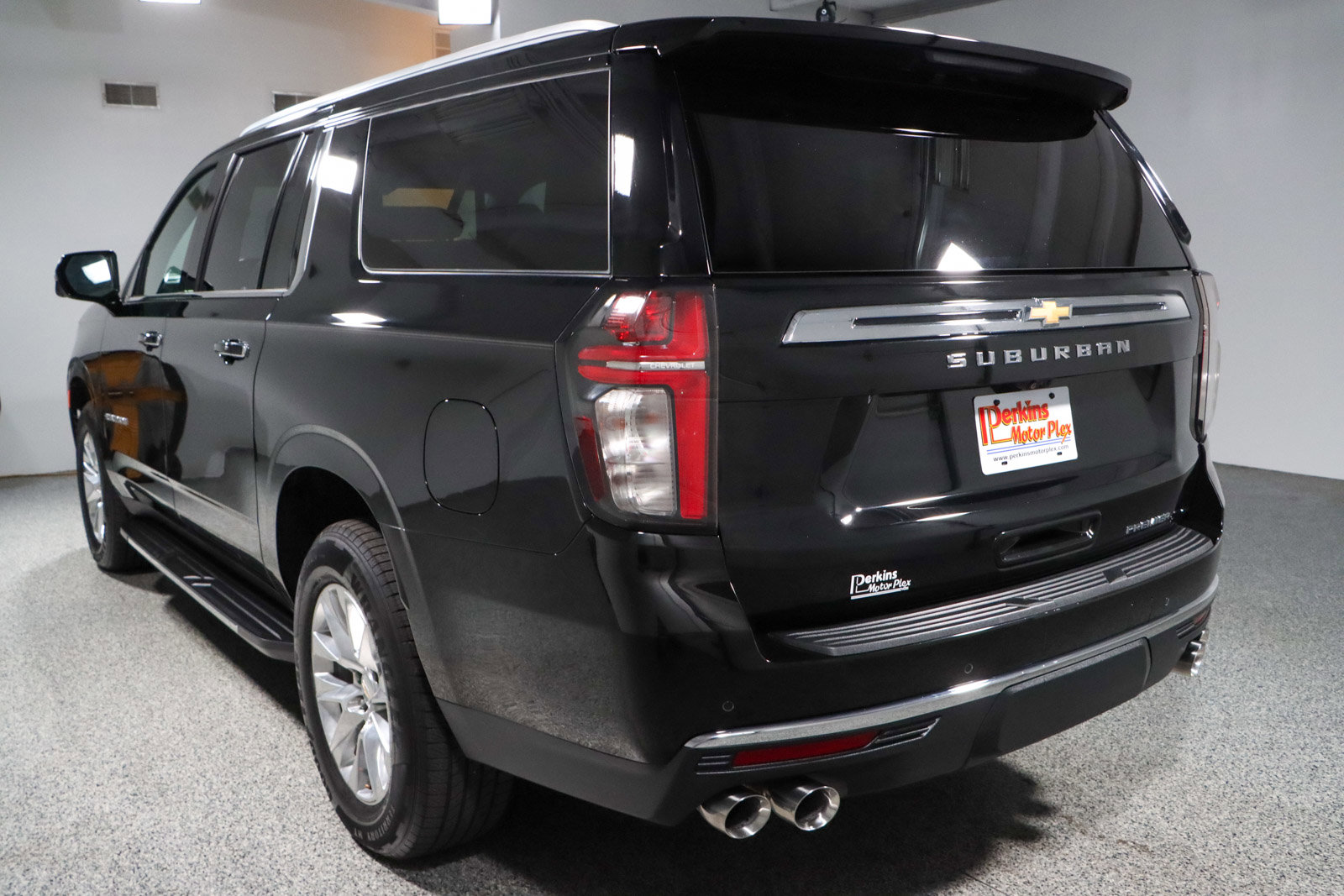 Used 2021 Chevrolet Suburban Premier w/ Premium Package image 9
