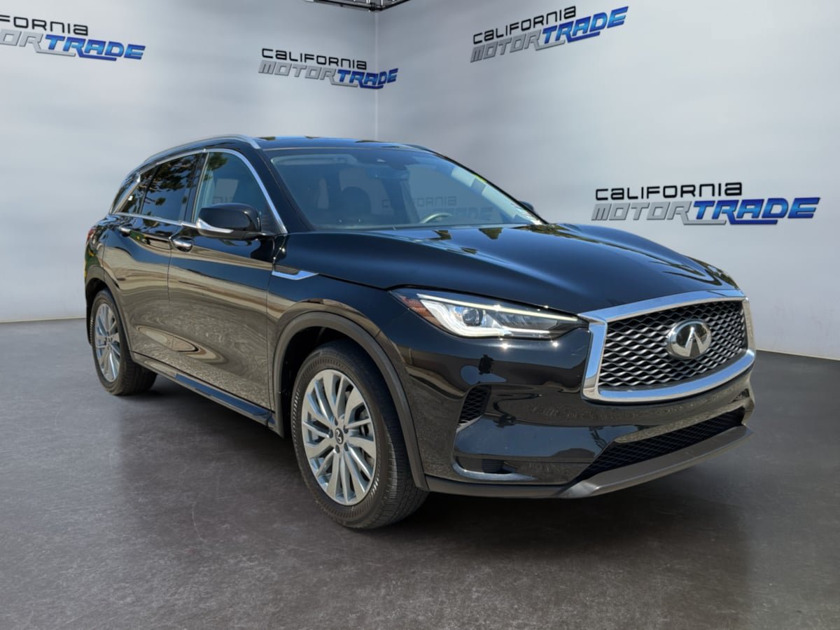 Used 2023 INFINITI QX50 Luxe w/ Cargo Package FWD image 3