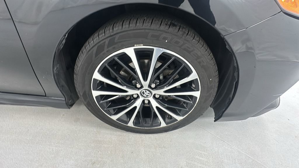 Used 2020 Toyota Camry SE image 9
