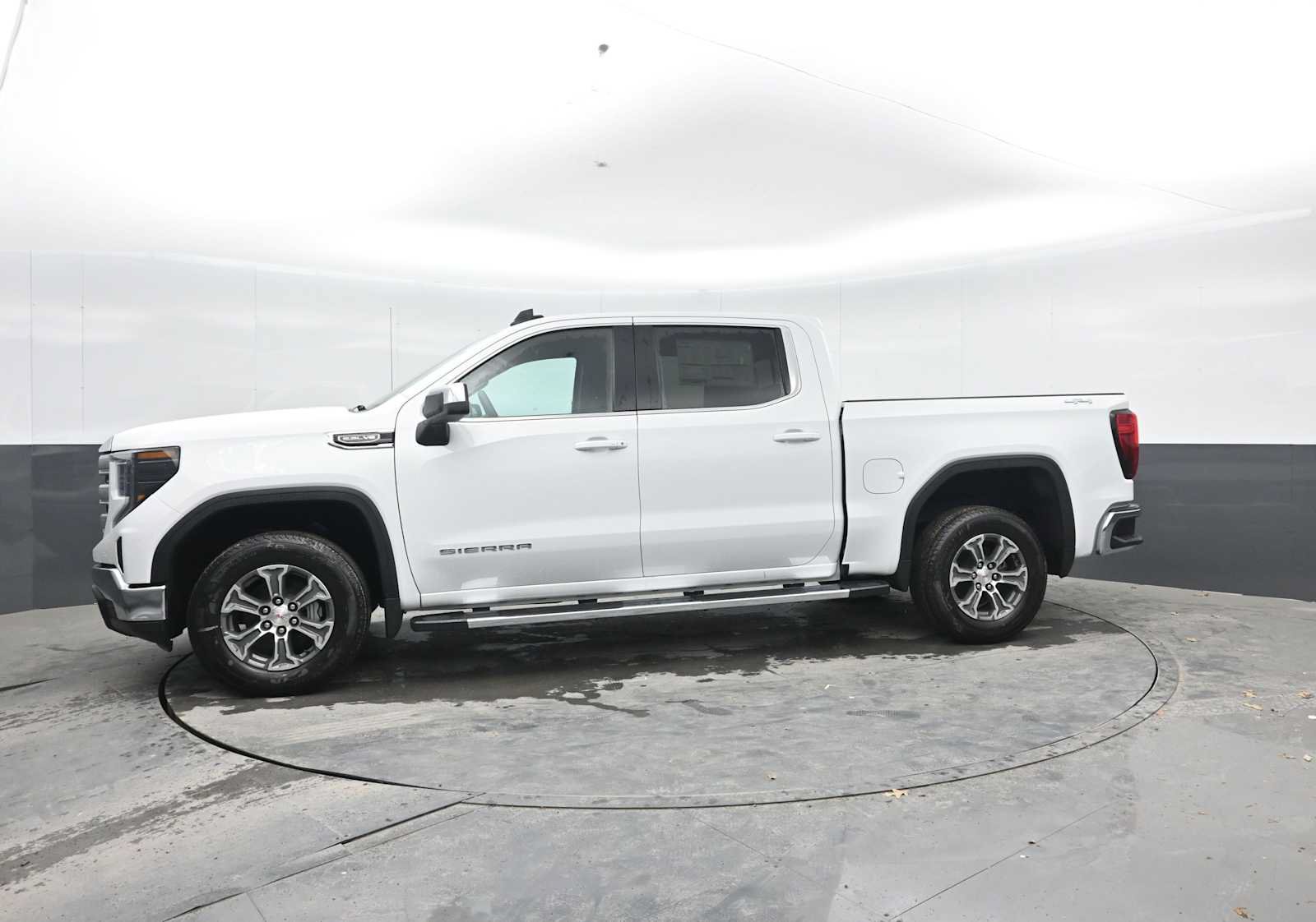 New 2026 GMC Sierra 1500 SLE w/ Preferred Package AWD/4WD image 4