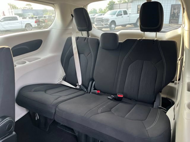 Used 2023 Chrysler Voyager LX FWD image 11