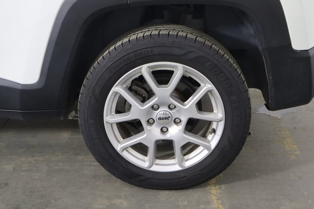 Used 2023 Jeep Renegade Latitude w/ Sun & Fun Group AWD/4WD image 41