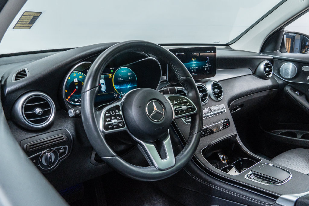 Used 2021 Mercedes-Benz GLC 300 4MATIC w/ Multimedia Package image 4