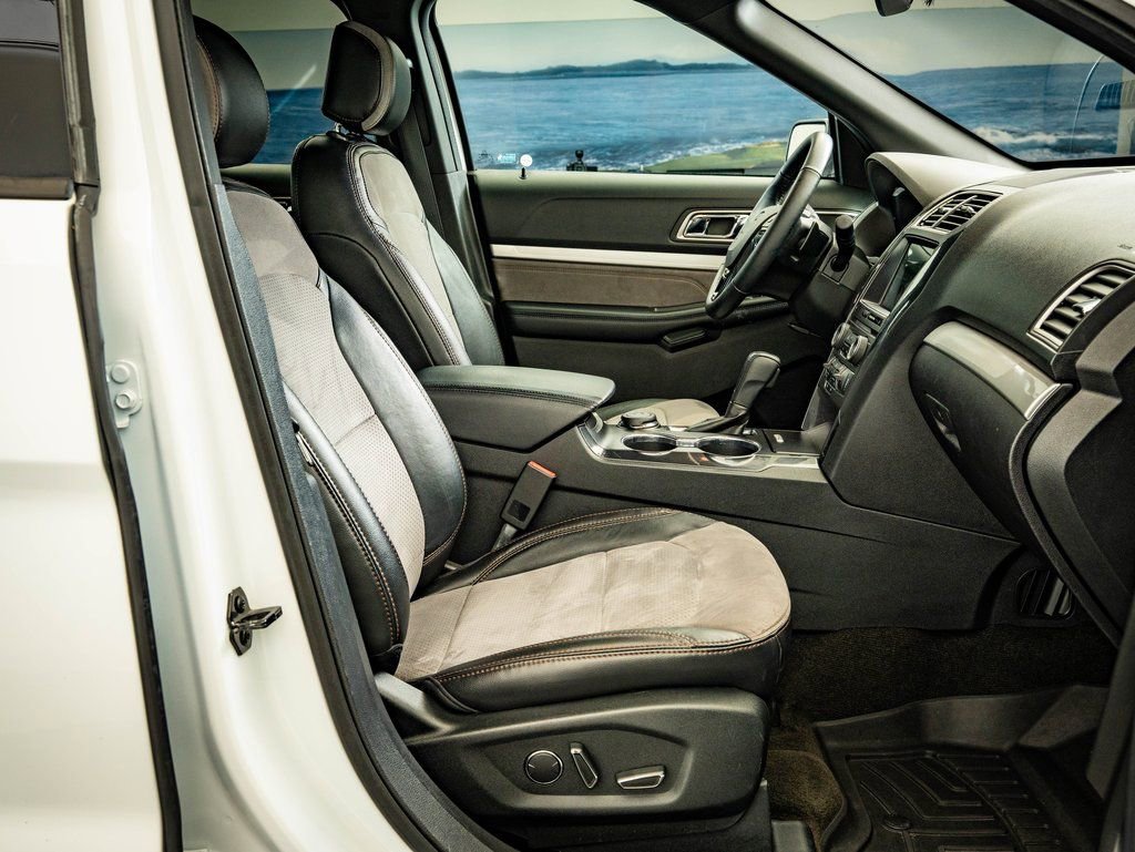 Used 2017 Ford Explorer XLT w/ Equipment Group 202A image 23