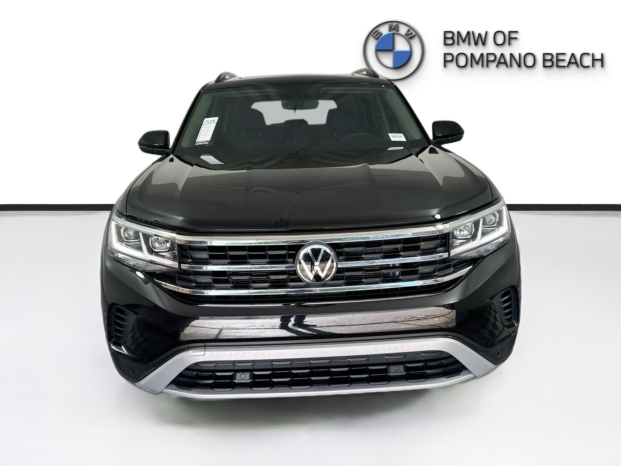 Used 2023 Volkswagen Atlas SE w/ Panoramic Sunroof Package image 2