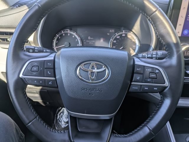 Used 2024 Toyota Highlander XLE AWD/4WD image 21