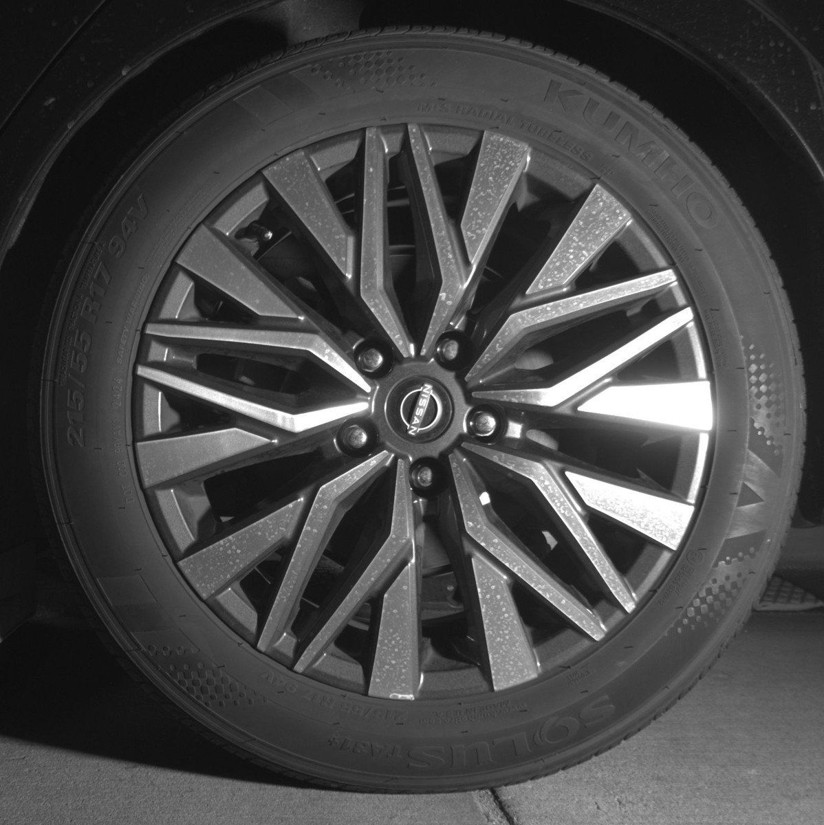 Used 2025 Nissan Altima 2.5 SV FWD image 14