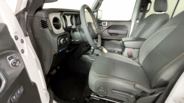 Used 2024 Jeep Wrangler Unlimited AWD/4WD image 19