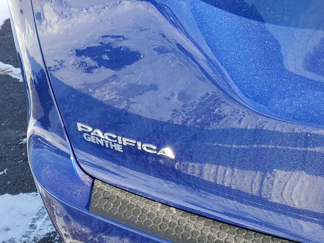 Used 2021 Chrysler Pacifica Touring-L FWD image 29