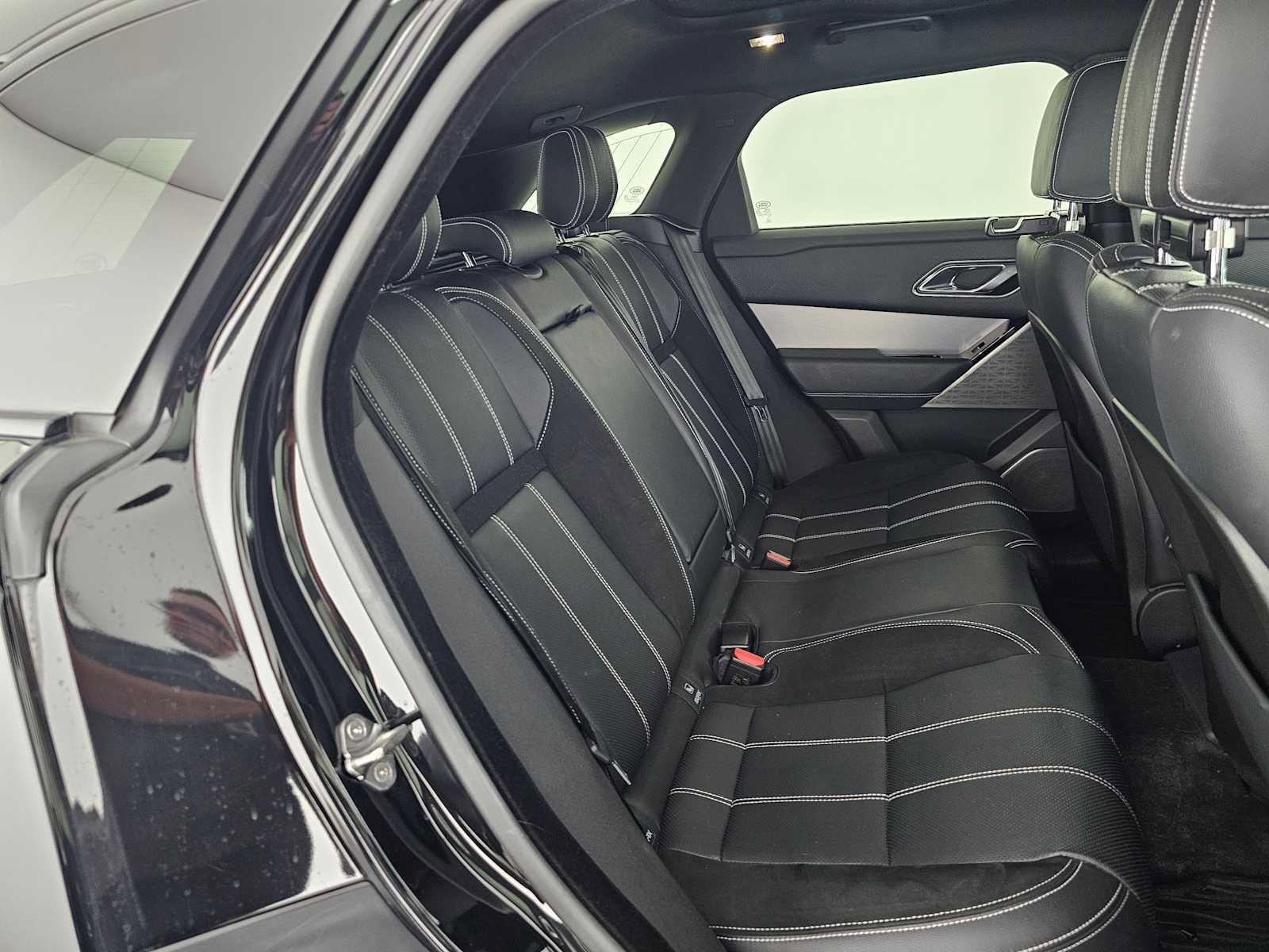 Used 2018 Land Rover Range Rover Velar R-Dynamic SE AWD/4WD image 12