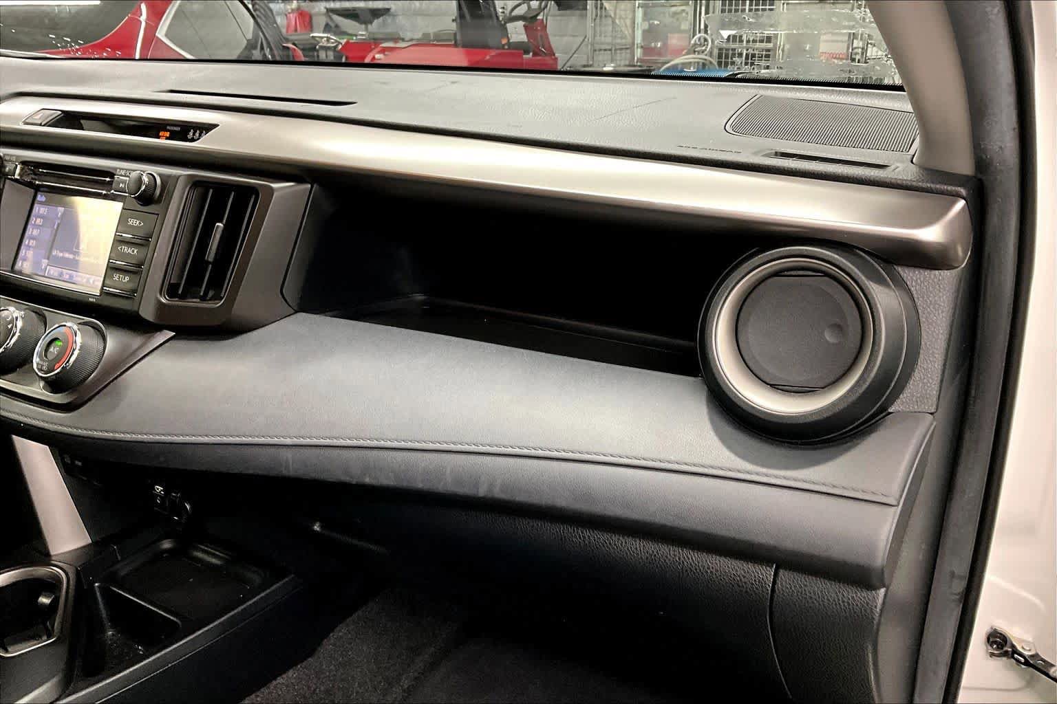 Used 2018 Toyota RAV4 LE w/ Carpet Mat Package image 18