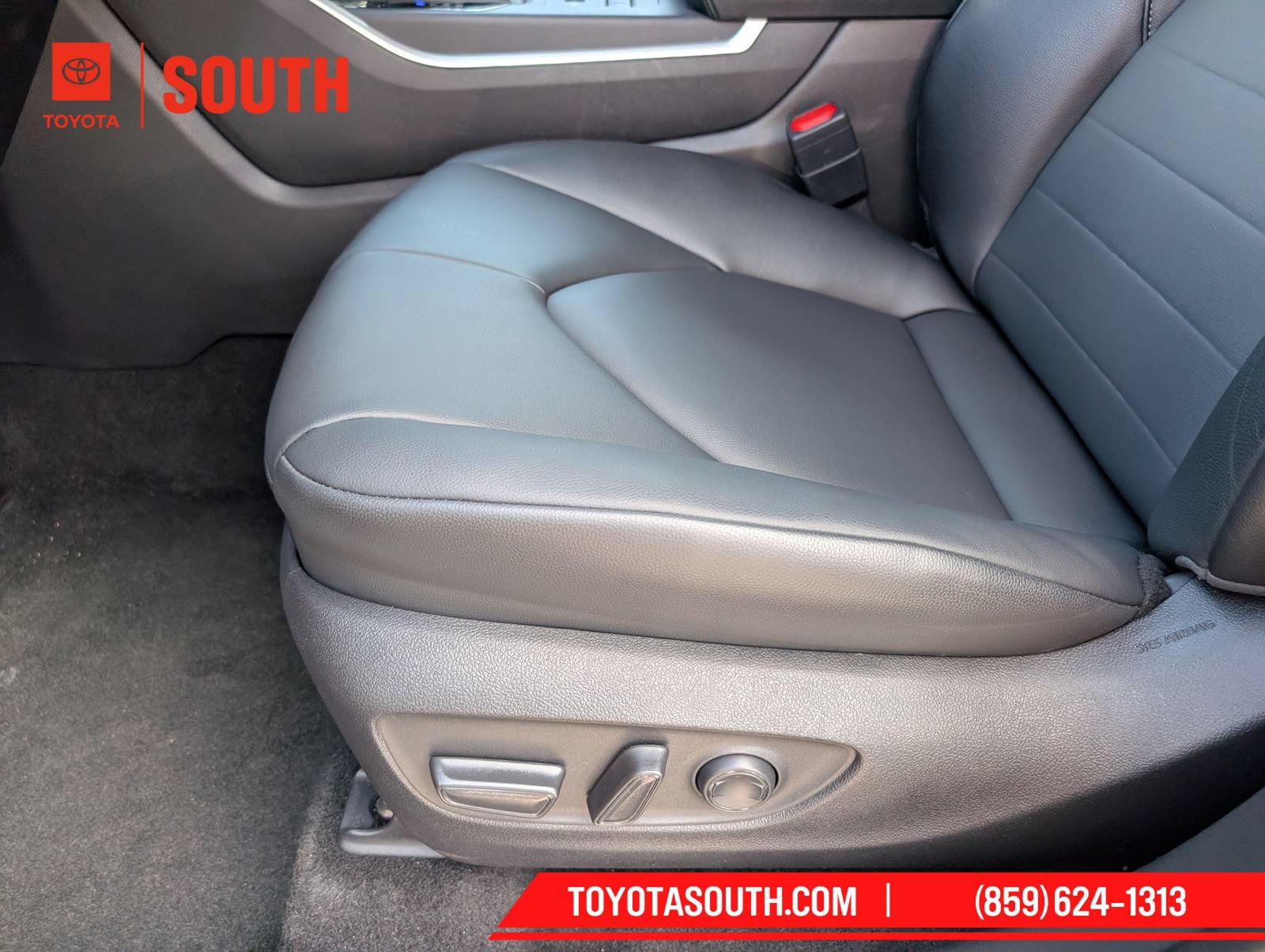 Used 2025 Toyota Highlander XLE AWD/4WD image 11