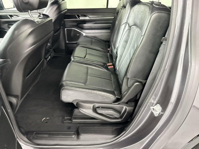 Used 2024 Jeep Wagoneer L Series III w/ Flexible Seating Group AWD/4WD image 21