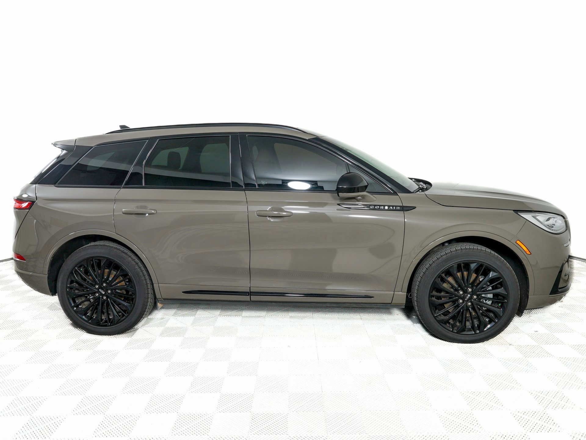 Used 2025 Lincoln Corsair Grand Touring w/ Jet Appearance Package image 4