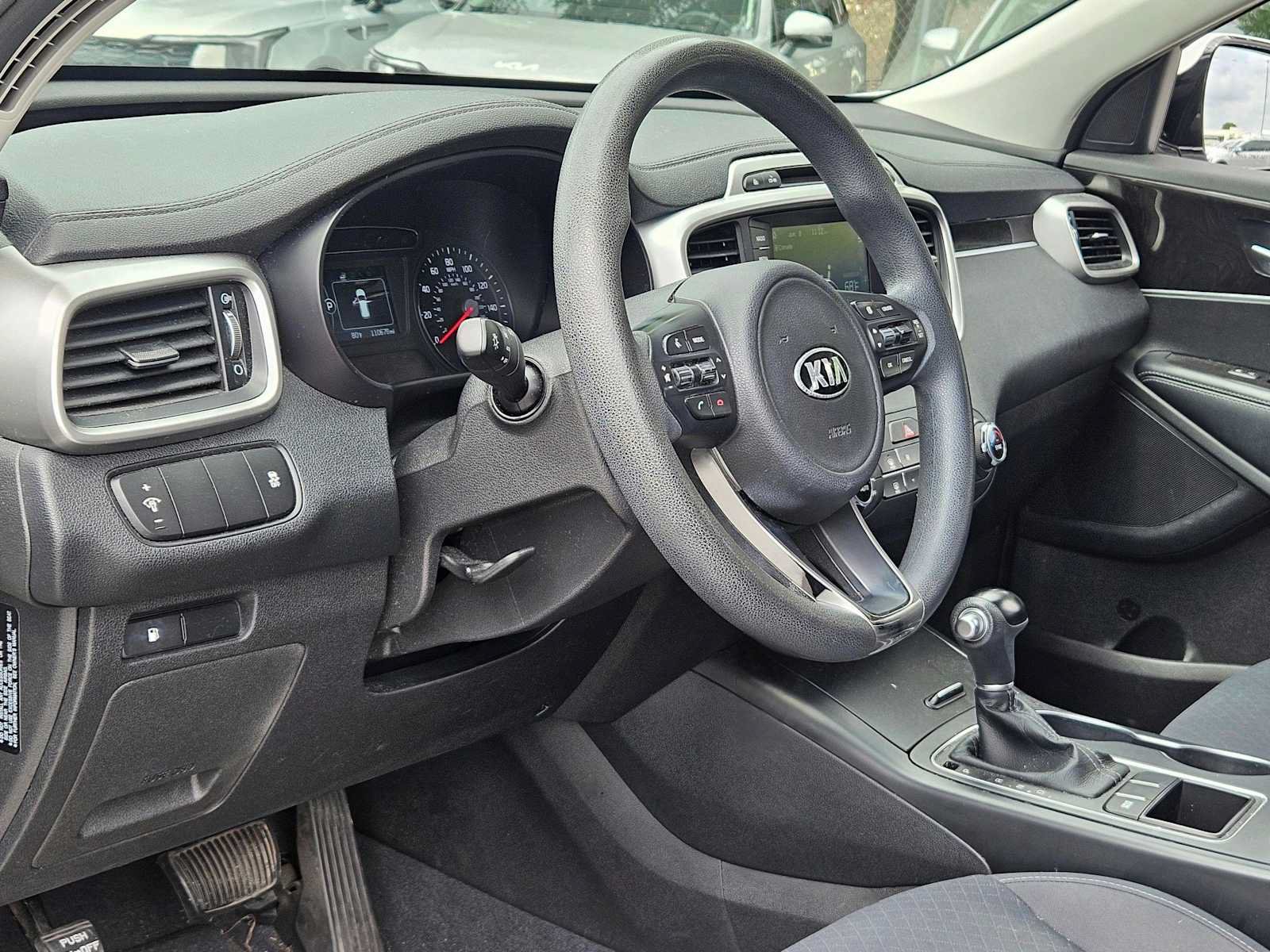 Used 2018 Kia Sorento FWD image 2
