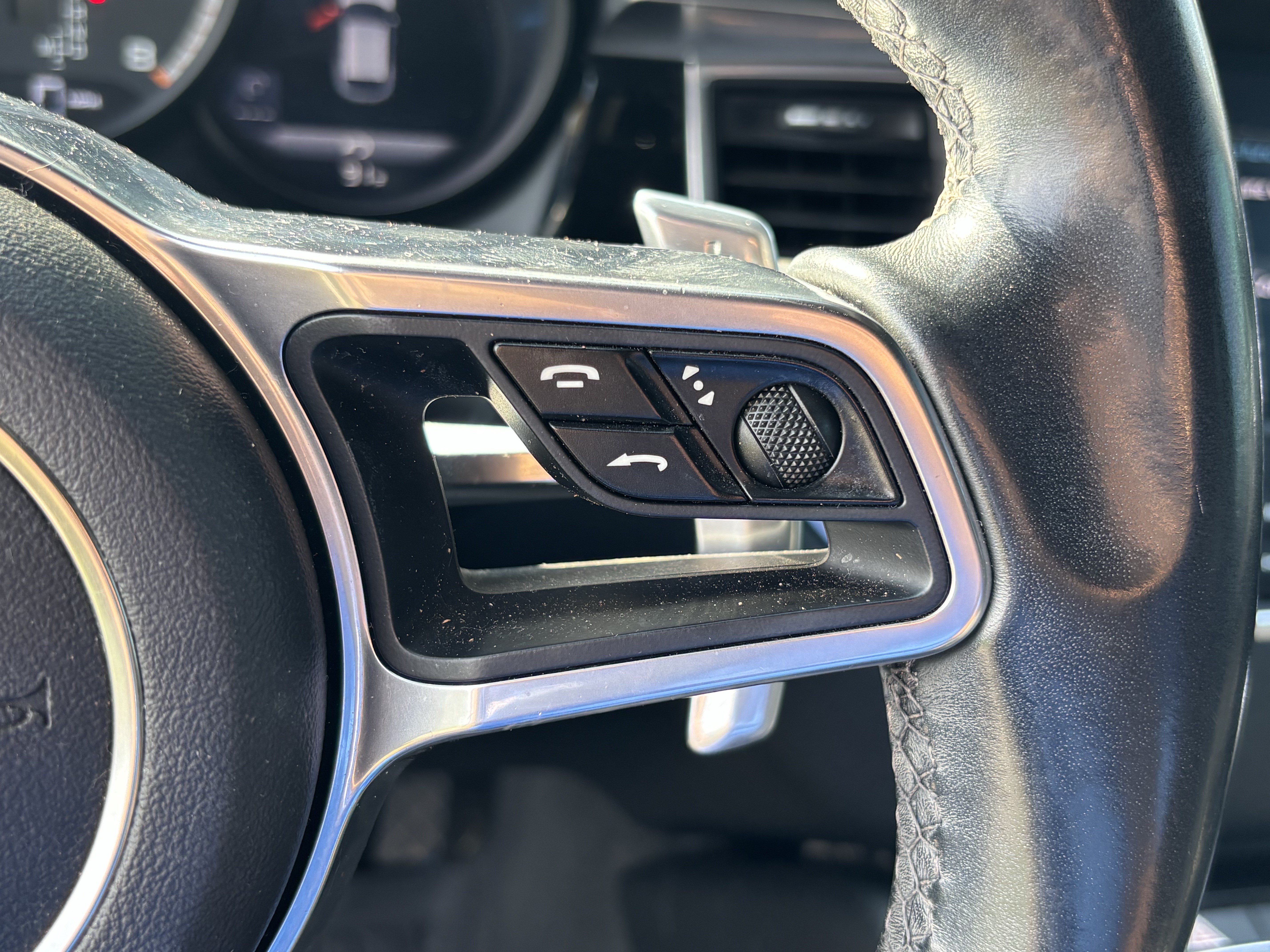 Used 2018 Porsche Macan Turbo AWD/4WD image 20