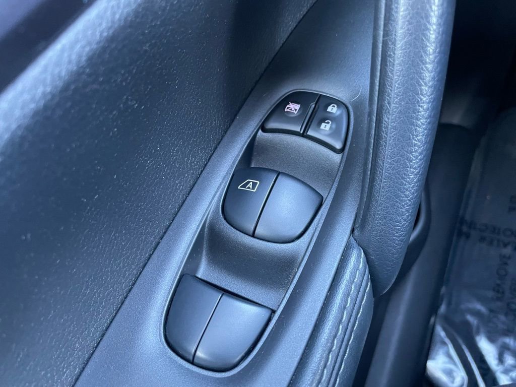 Used 2022 Nissan Rogue Sport S image 22