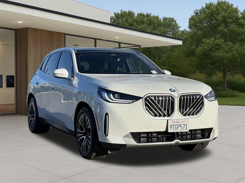 Used 2025 BMW X3 xDrive30i w/ Premium Package image 4