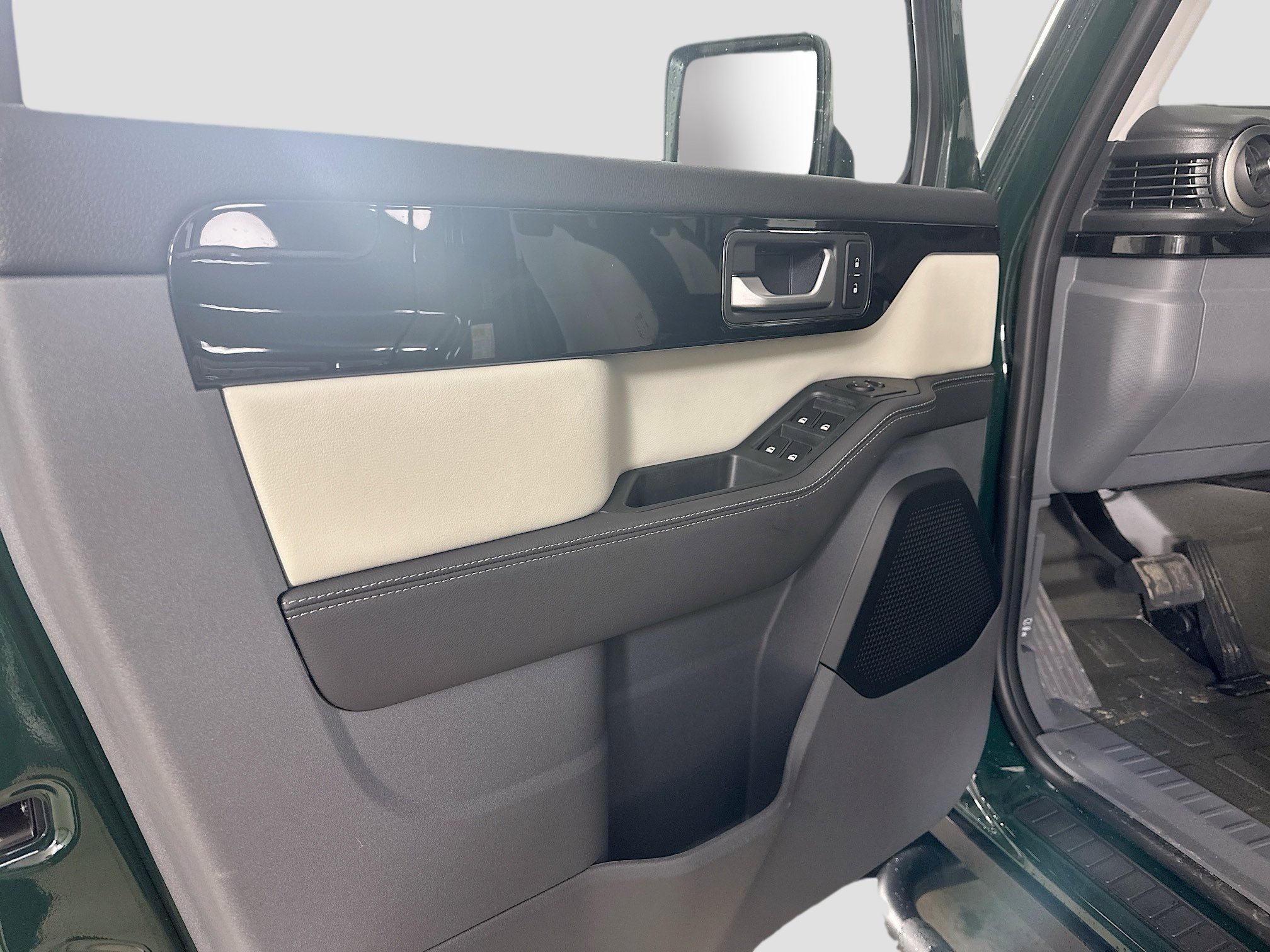 New 2025 INEOS Grenadier Station Wagon AWD/4WD image 17