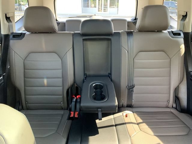 Used 2025 Volkswagen Atlas SEL AWD/4WD image 32