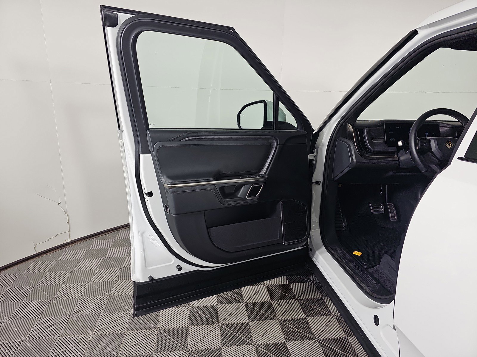 Used 2022 Rivian R1T Launch Edition image 16