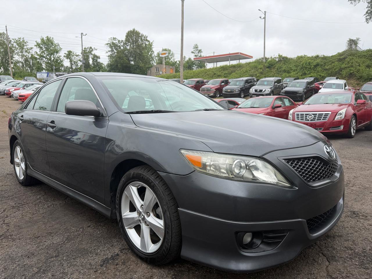 Used 2010 Toyota Camry SE FWD image 3