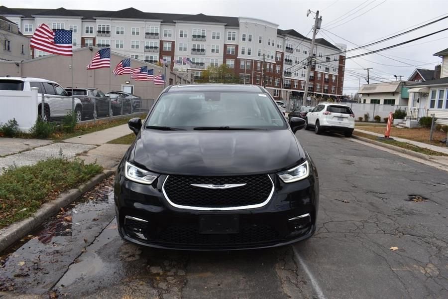 Used 2025 Chrysler Pacifica Select FWD image 2
