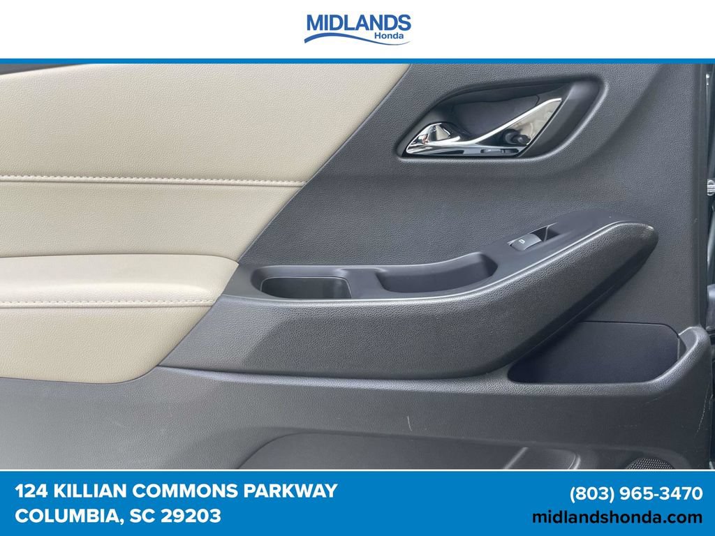 Used 2023 Chevrolet Traverse LS w/ Safety Package FWD image 13