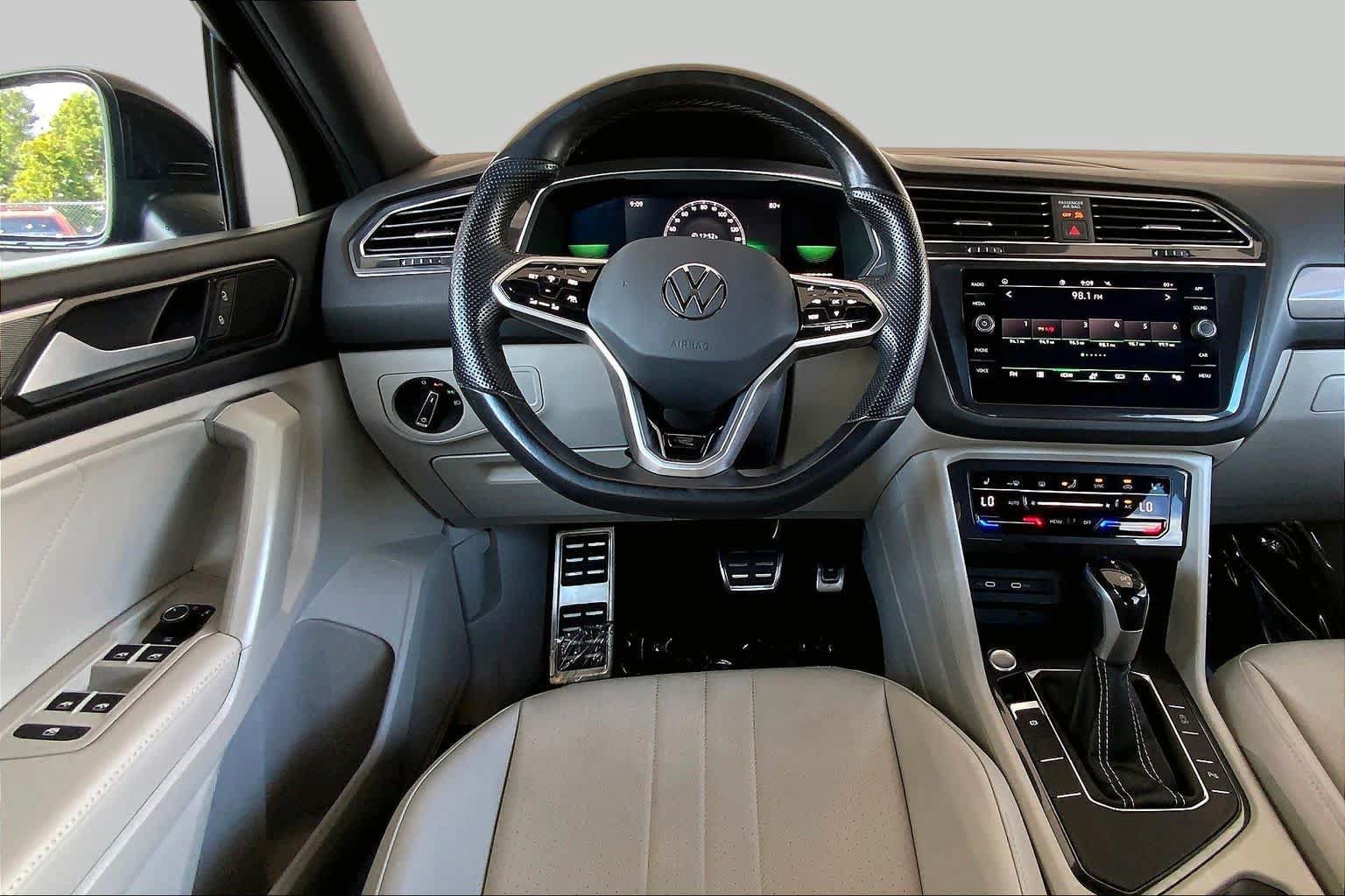 Used 2023 Volkswagen Tiguan SE R-Line FWD image 6