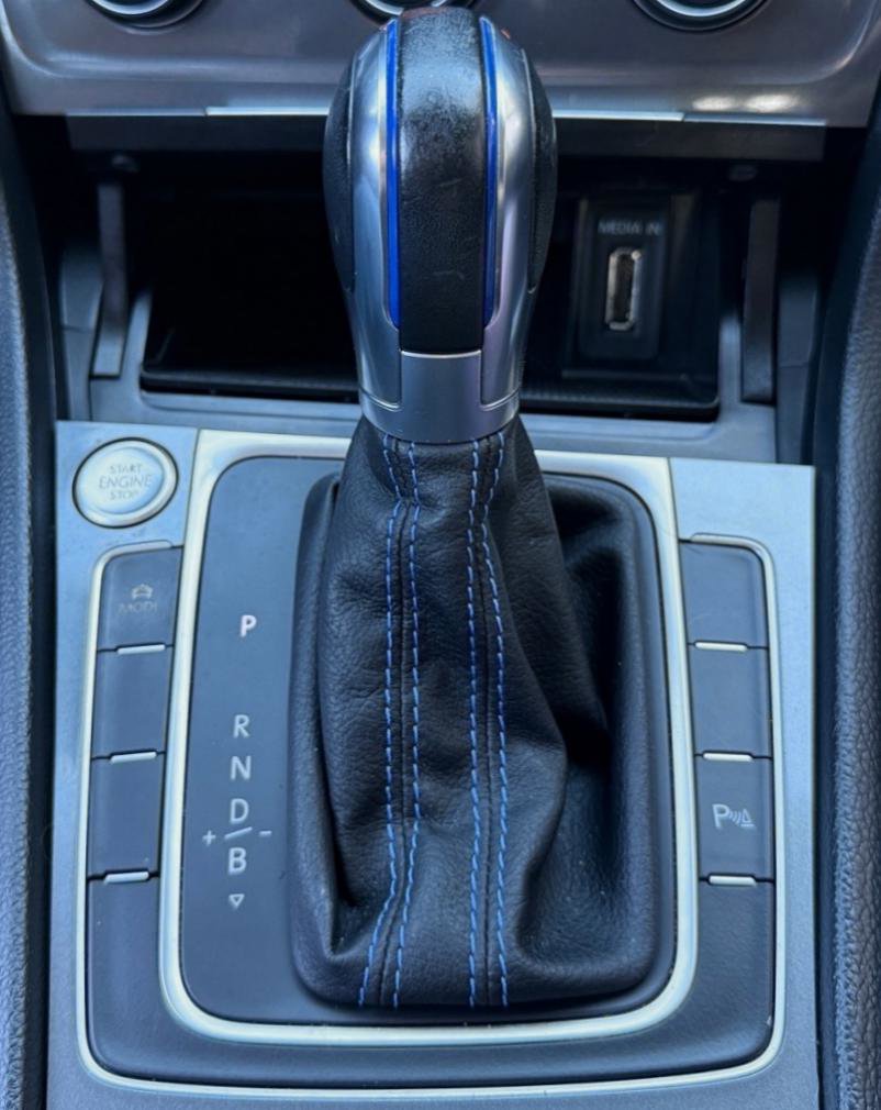 Used 2015 Volkswagen e-Golf SEL Premium image 26