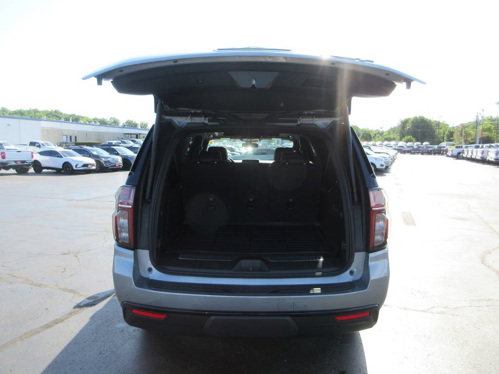 Certified 2024 Chevrolet Suburban RST w/ Luxury Package AWD/4WD image 8
