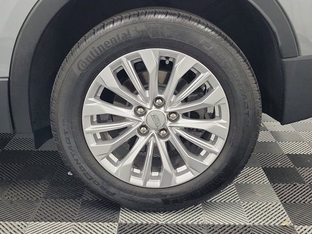 Used 2024 Cadillac XT4 Luxury w/ Cold Weather Package FWD image 10