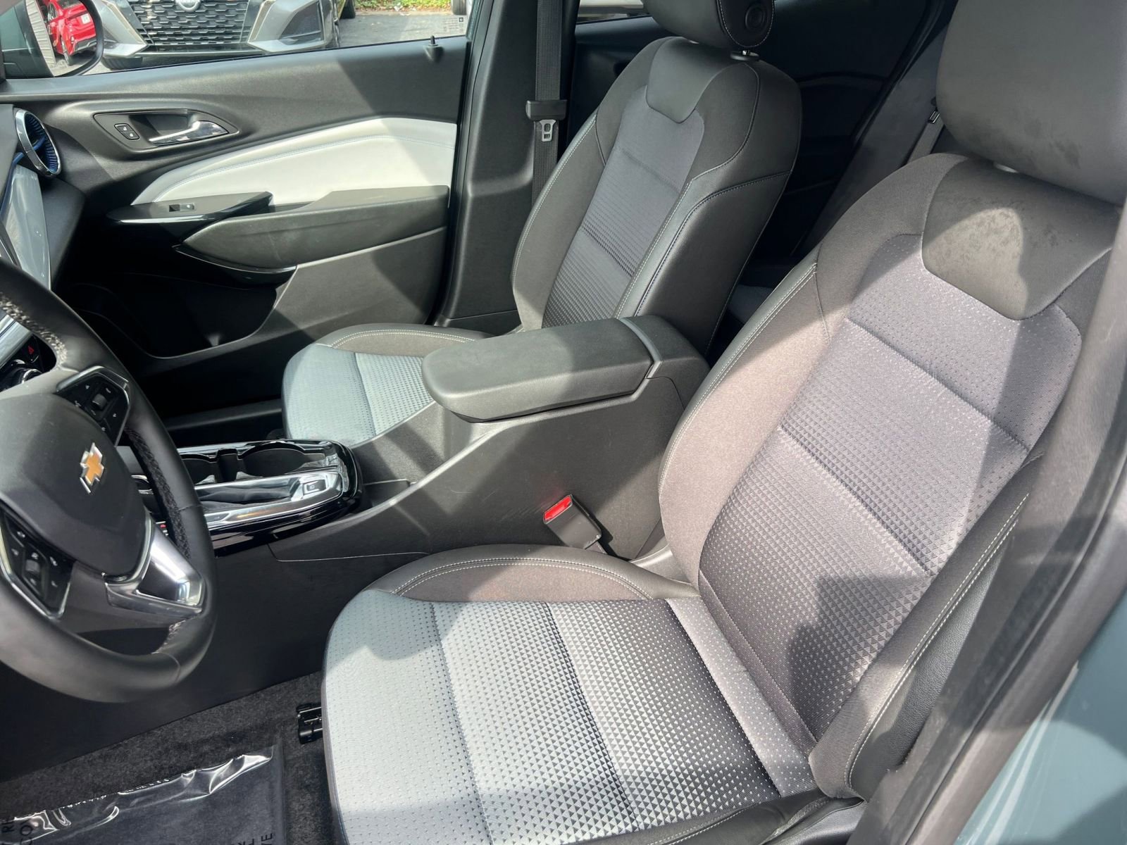 Used 2025 Chevrolet Trax LT w/ LT Convenience Package FWD image 31