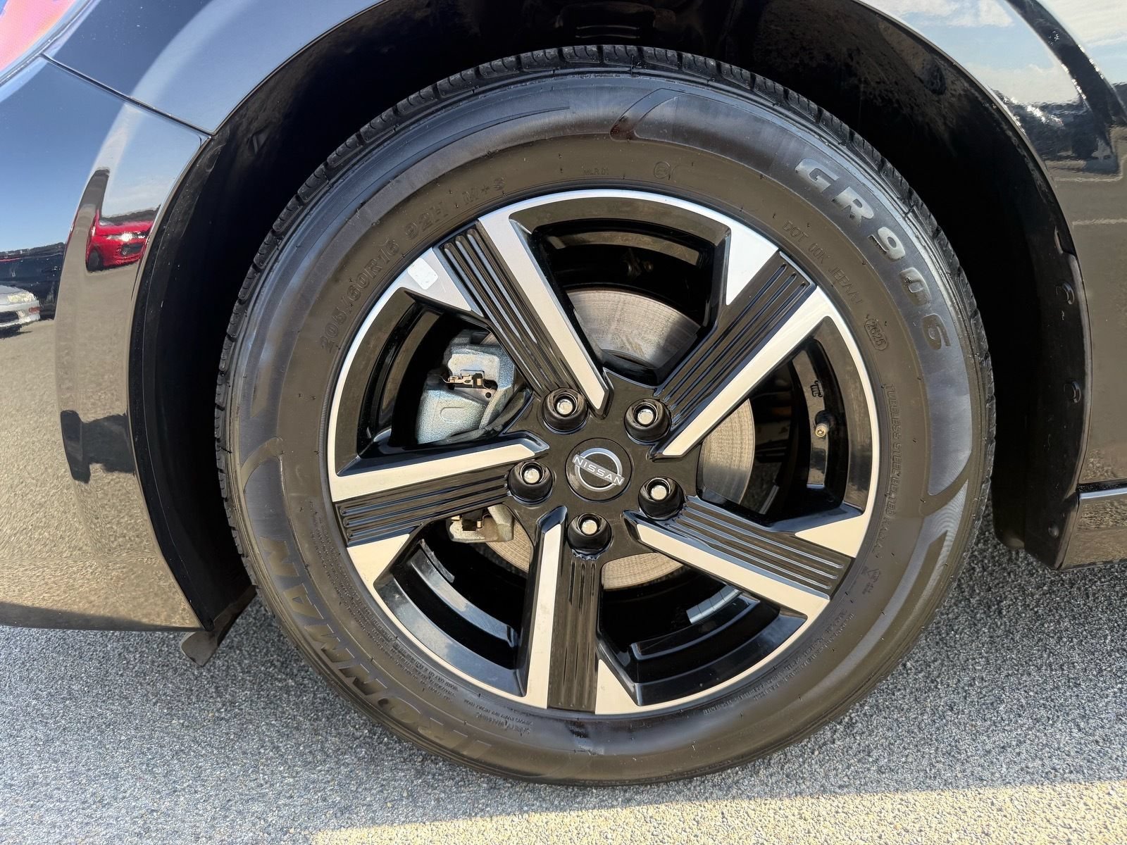 Used 2025 Nissan Sentra SV FWD image 11