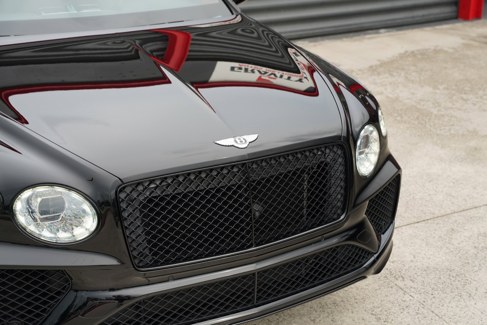 Used 2021 Bentley Bentayga AWD/4WD image 3
