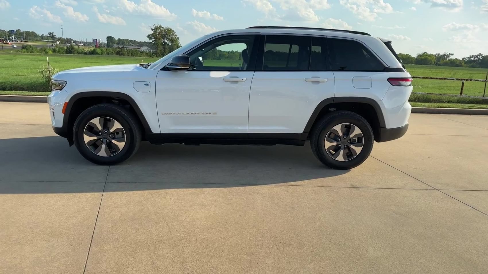 New 2023 Jeep Grand Cherokee 4WD 4xe image 5