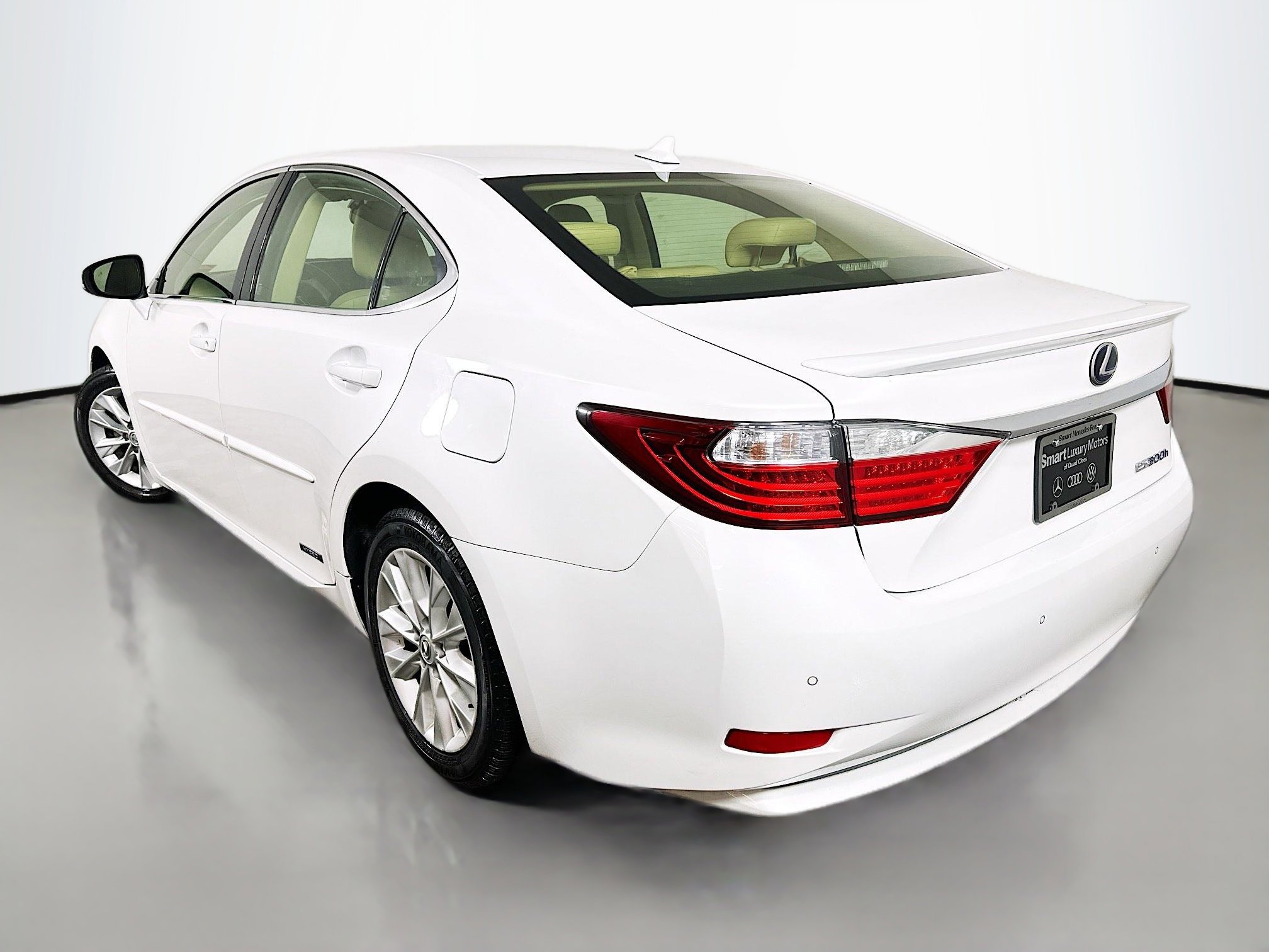 Used 2014 Lexus ES 300h image 5