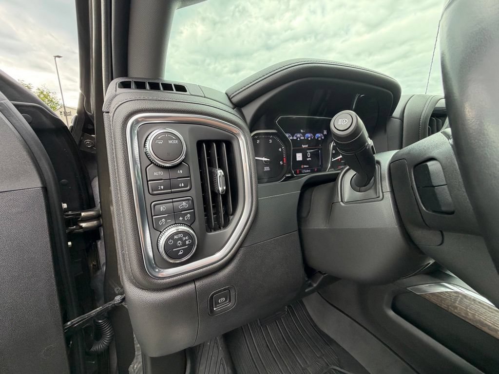 Used 2022 GMC Sierra 3500 Denali AWD/4WD image 3