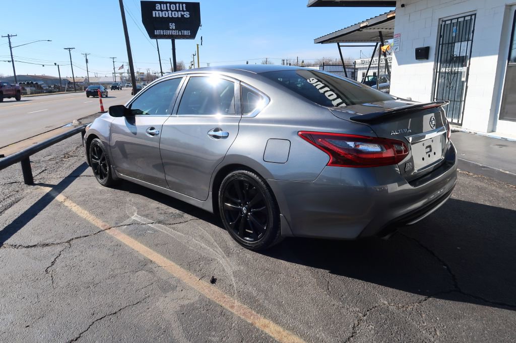 Used 2017 Nissan Altima 2.5 SR w/ Midnight Edition Package image 4