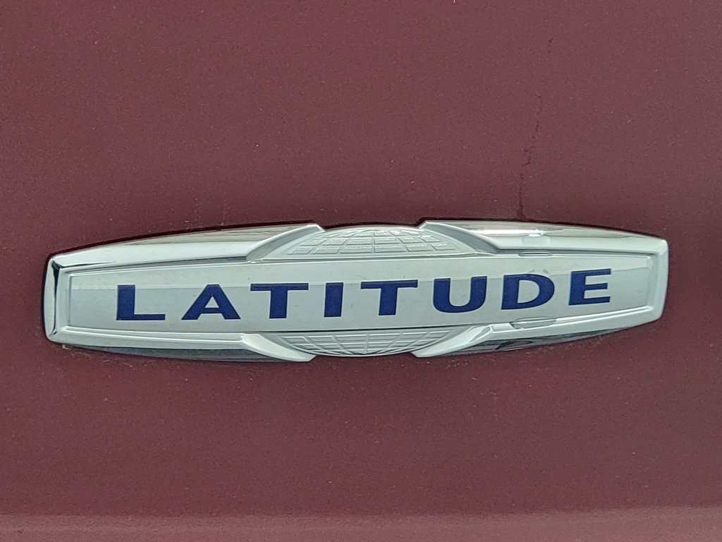 Used 2019 Jeep Cherokee Latitude w/ Popular Appearance Group AWD/4WD image 9