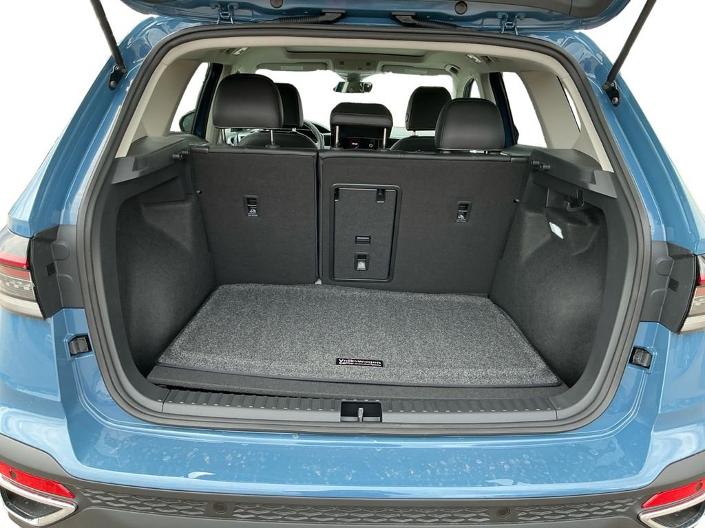 New 2025 Volkswagen Taos SEL image 16